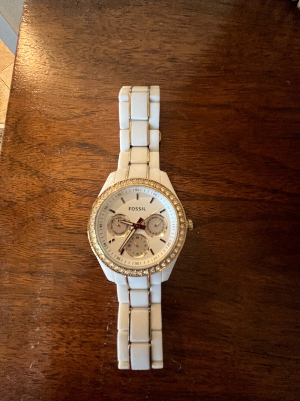 Fossil White and Gold Crystal-Embellished Chronograph Watch 
NEEDS A BATTERY!